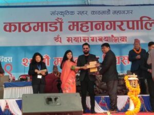 मेरो साप्ताहिकया सम्पादक भाजु रत्नकाजि महर्जनजुयात सुसासन पत्रकार पुरस्कार